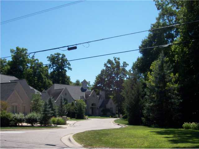 3528 Henderson Road Columbus, OH 43220 - Photo 24 of 25 Gallery Image 24