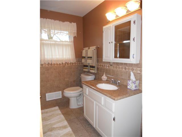 3528 Henderson Road Columbus, OH 43220 - Photo 9 of 25 Gallery Image 9