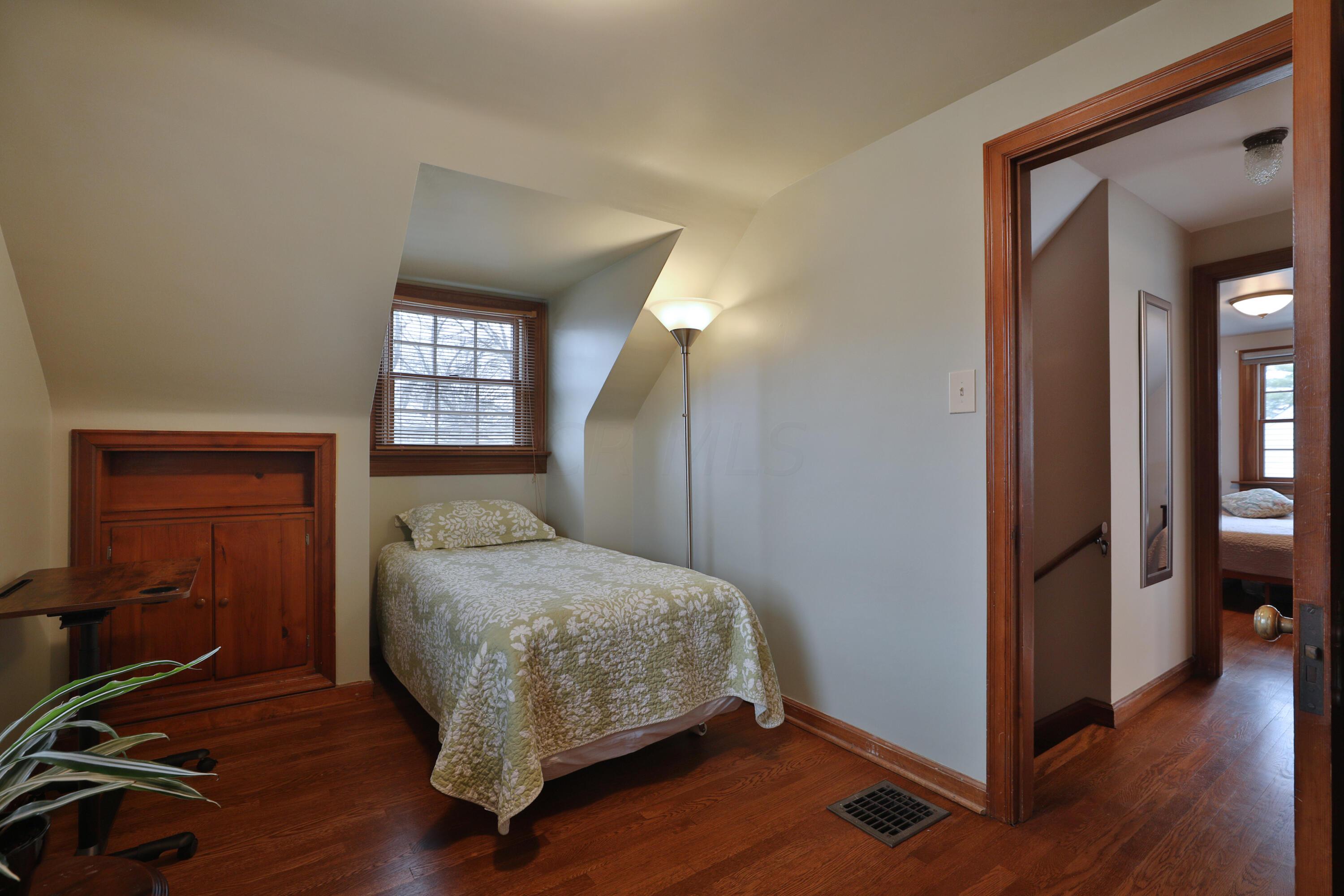 390 East Beaumont Road Columbus, OH 43214 - Photo 39 of 52 Bedroom three