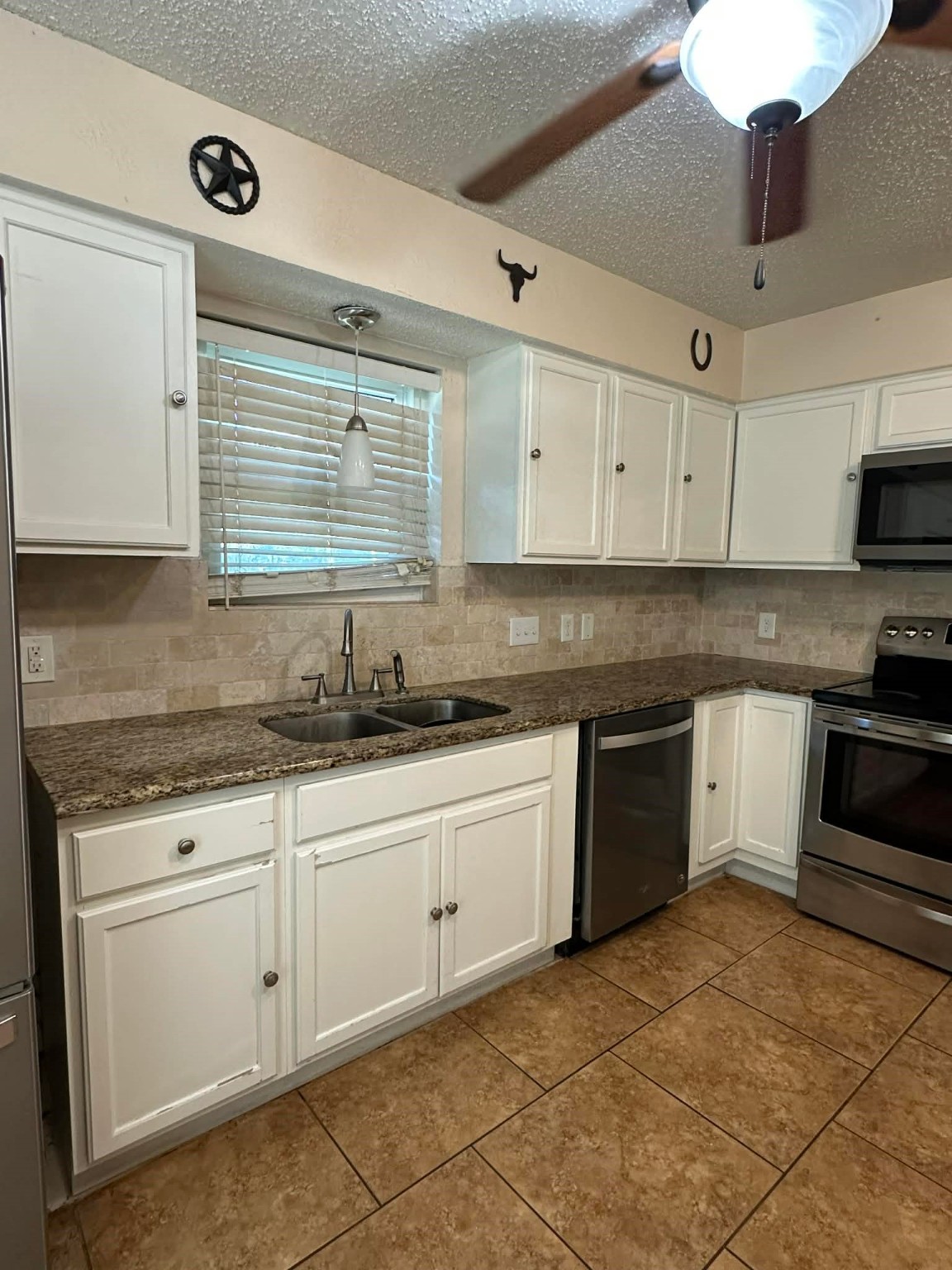 6718 Live Oak Drive Rosharon, TX 77583 - Photo 11 of 47