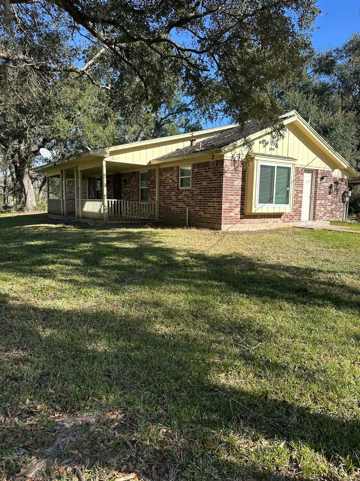6718 Live Oak Drive Rosharon, TX 77583 - Photo 2 of 47