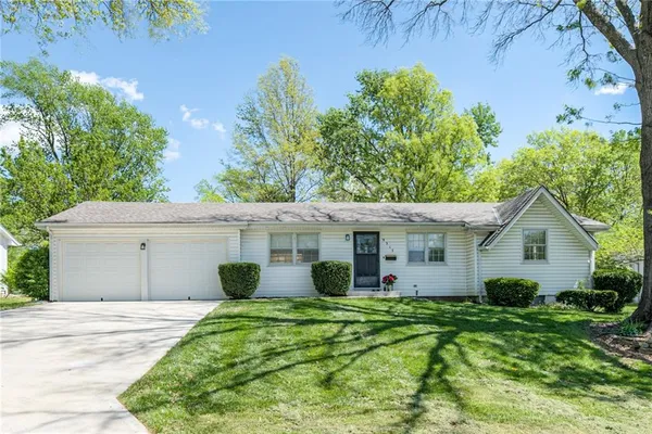 $300,000 | 9317 Mullen Road, Lenexa, KS 66215