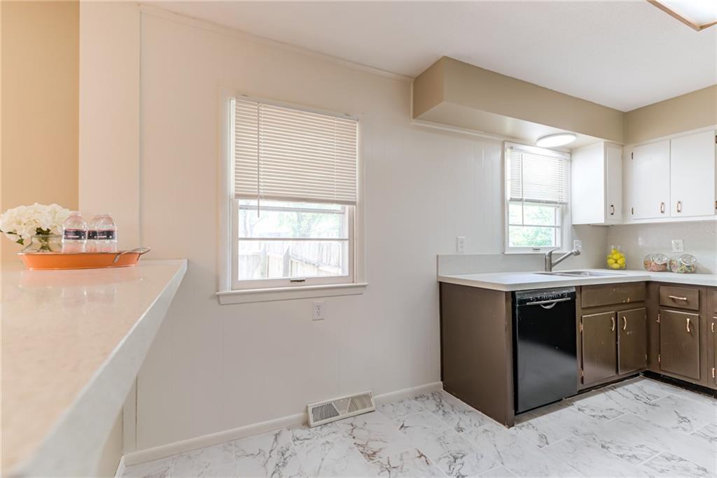 9317 Mullen Road Lenexa, KS 66215 - Photo 12 of 50