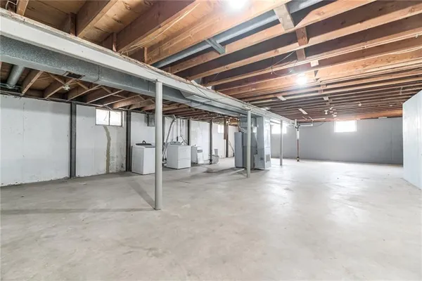$300,000 | 9317 Mullen Road, Lenexa, KS 66215