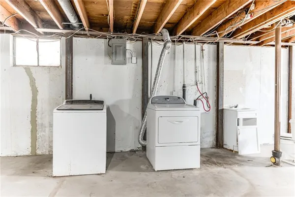 $300,000 | 9317 Mullen Road, Lenexa, KS 66215