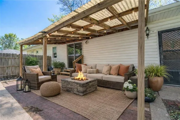 $300,000 | 9317 Mullen Road, Lenexa, KS 66215