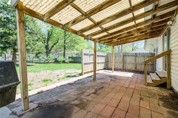$300,000 | 9317 Mullen Road, Lenexa, KS 66215