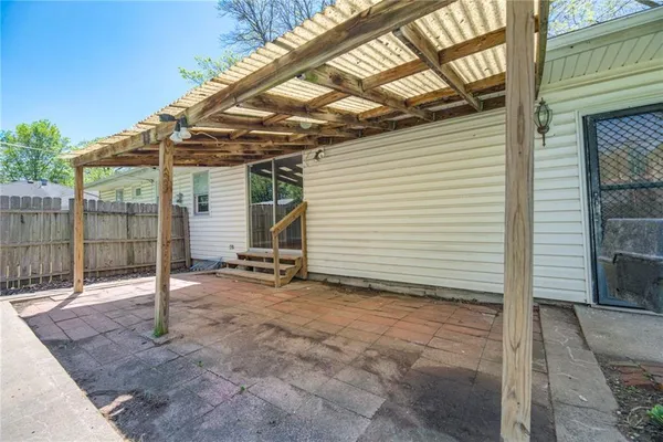 $300,000 | 9317 Mullen Road, Lenexa, KS 66215