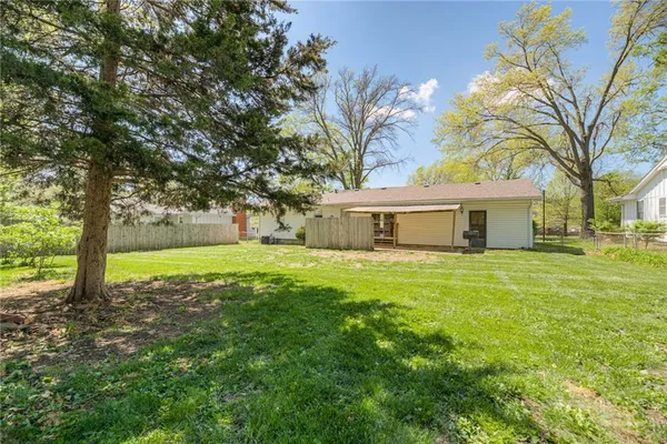 $300,000 | 9317 Mullen Road, Lenexa, KS 66215