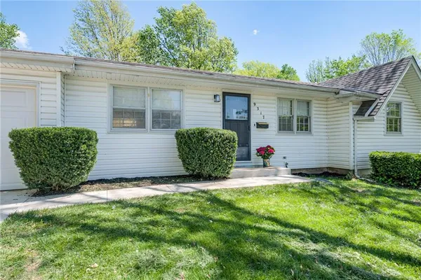 $300,000 | 9317 Mullen Road, Lenexa, KS 66215