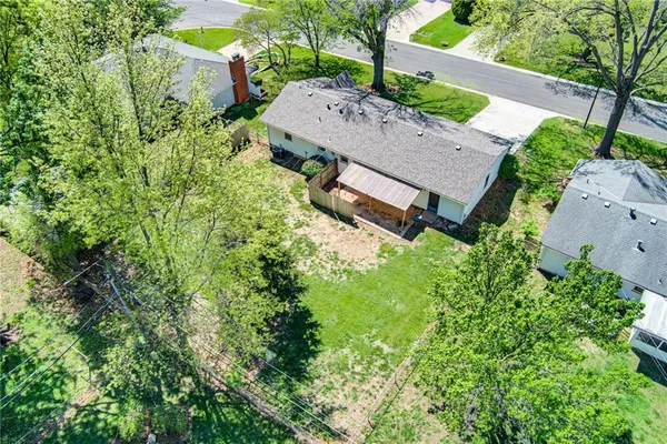 $300,000 | 9317 Mullen Road, Lenexa, KS 66215