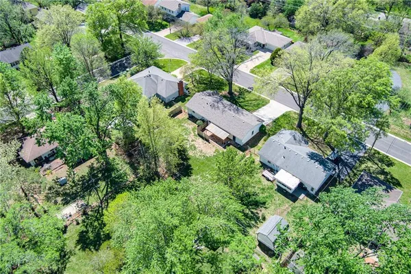 $300,000 | 9317 Mullen Road, Lenexa, KS 66215