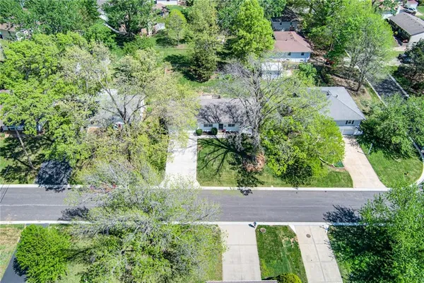 $300,000 | 9317 Mullen Road, Lenexa, KS 66215