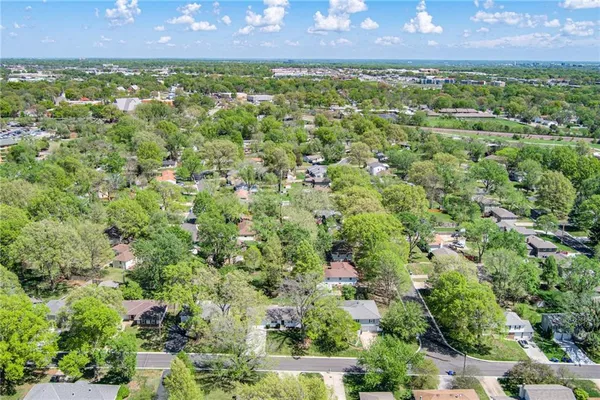 $300,000 | 9317 Mullen Road, Lenexa, KS 66215