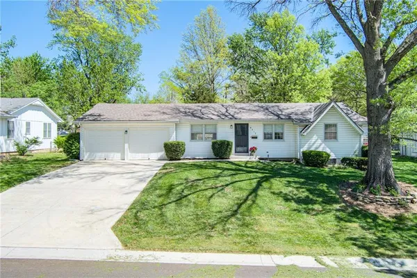 $300,000 | 9317 Mullen Road, Lenexa, KS 66215