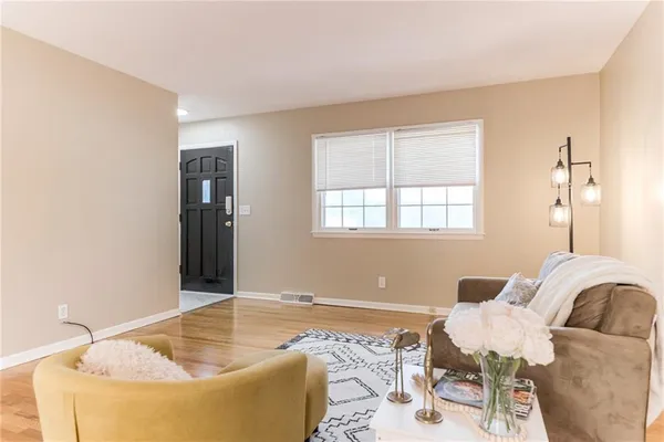 $300,000 | 9317 Mullen Road, Lenexa, KS 66215