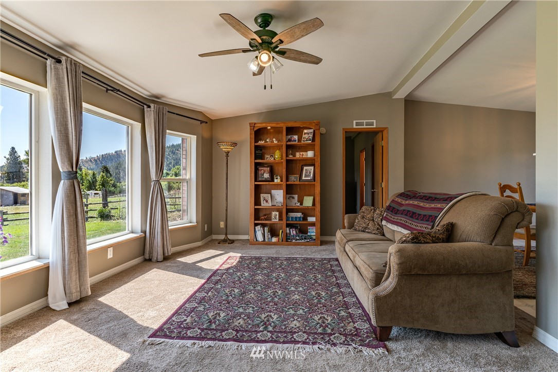 10185 Beecher Hill Road Peshastin, WA 98847 - Photo 5 of 32 Gallery Image 5