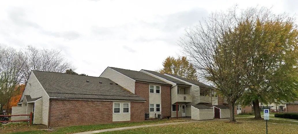 a view of a yard in front of house