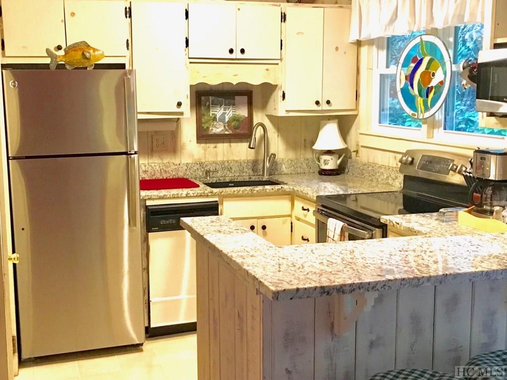 127 View Point Road Highlands, NC 28741 - Photo 3 of 18 Gallery Image 3