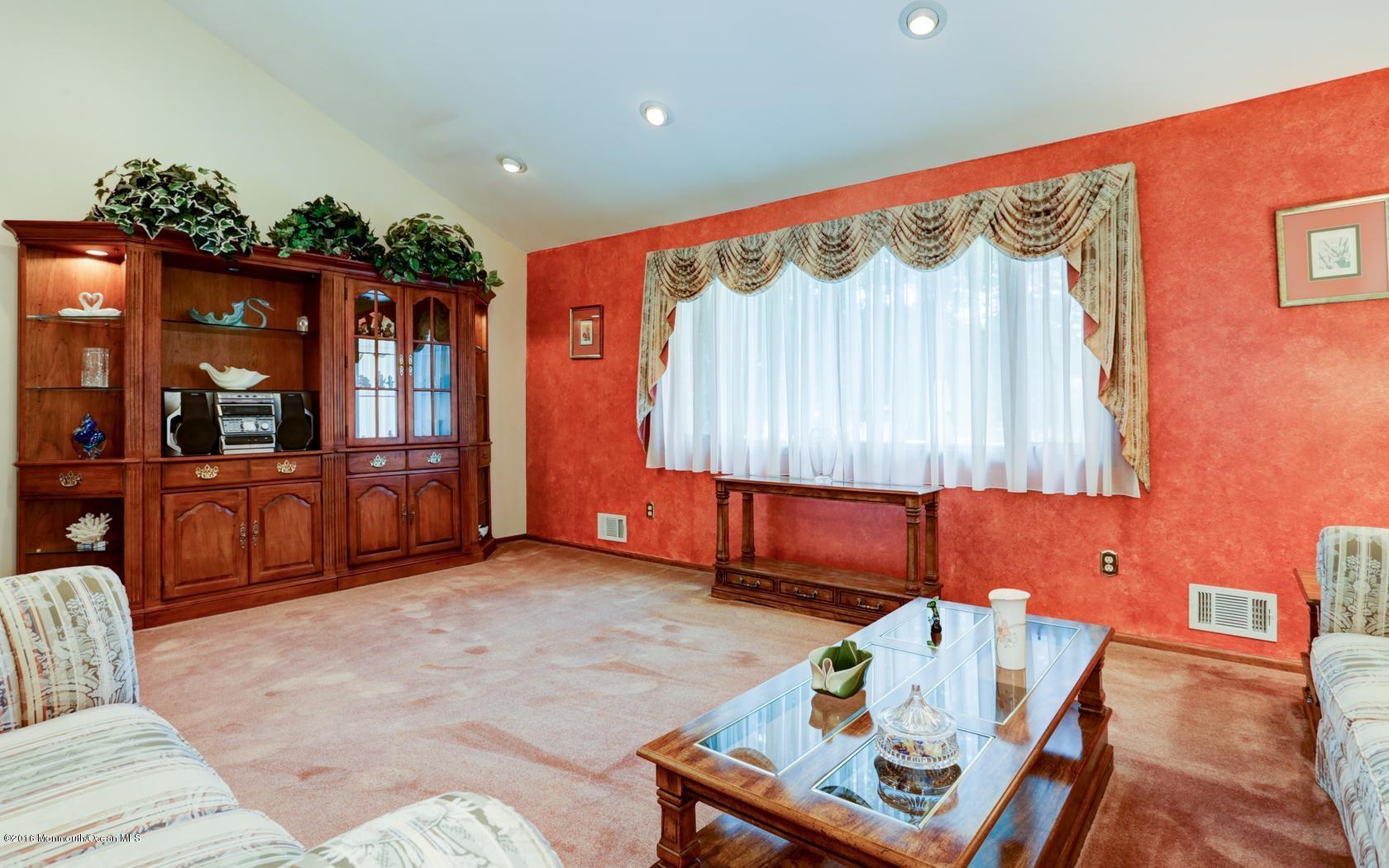 7 Rustic Lane Matawan, NJ 07747 - Photo 18 of 29 Living Room (3)