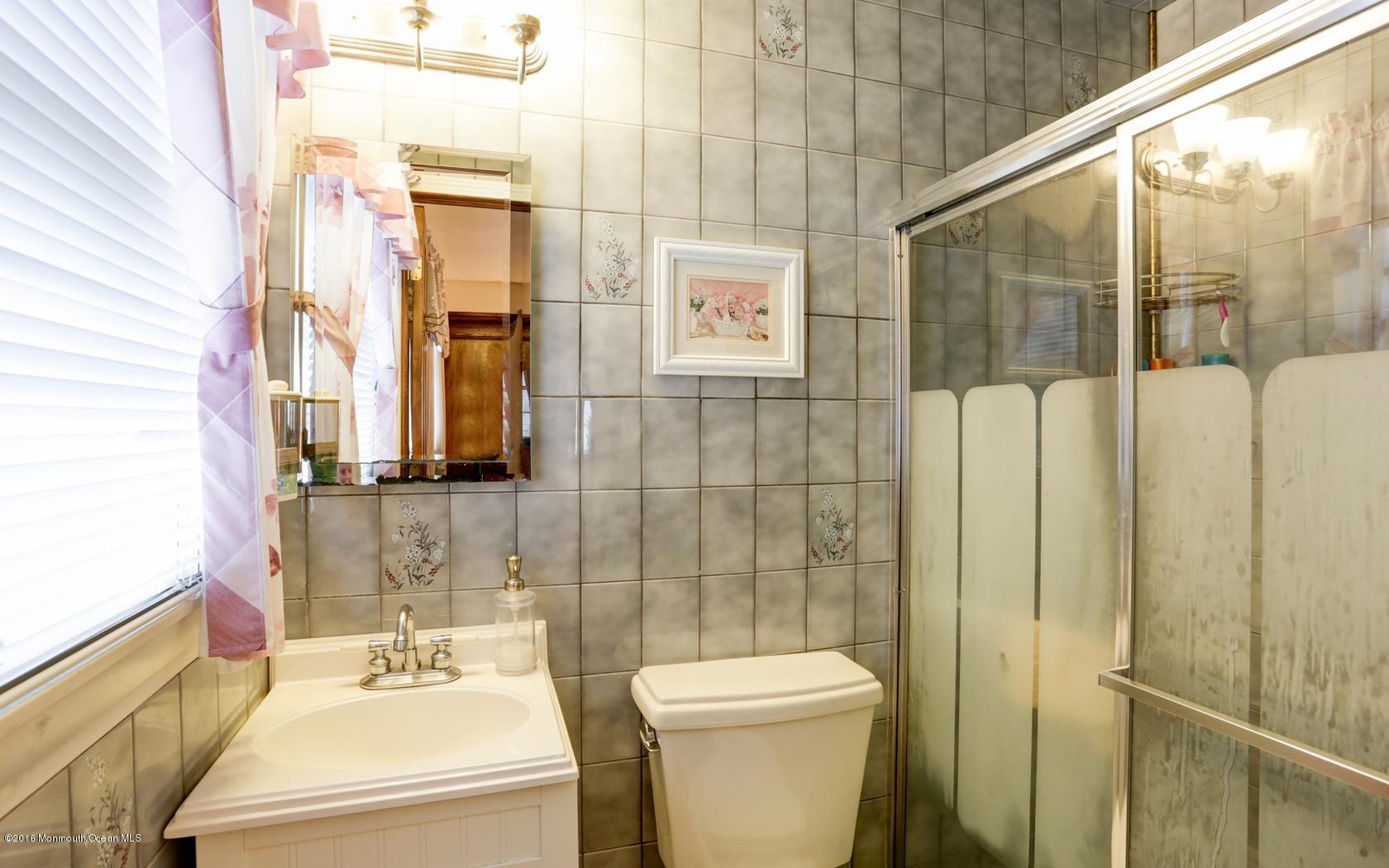 7 Rustic Lane Matawan, NJ 07747 - Photo 21 of 29 Master Bath