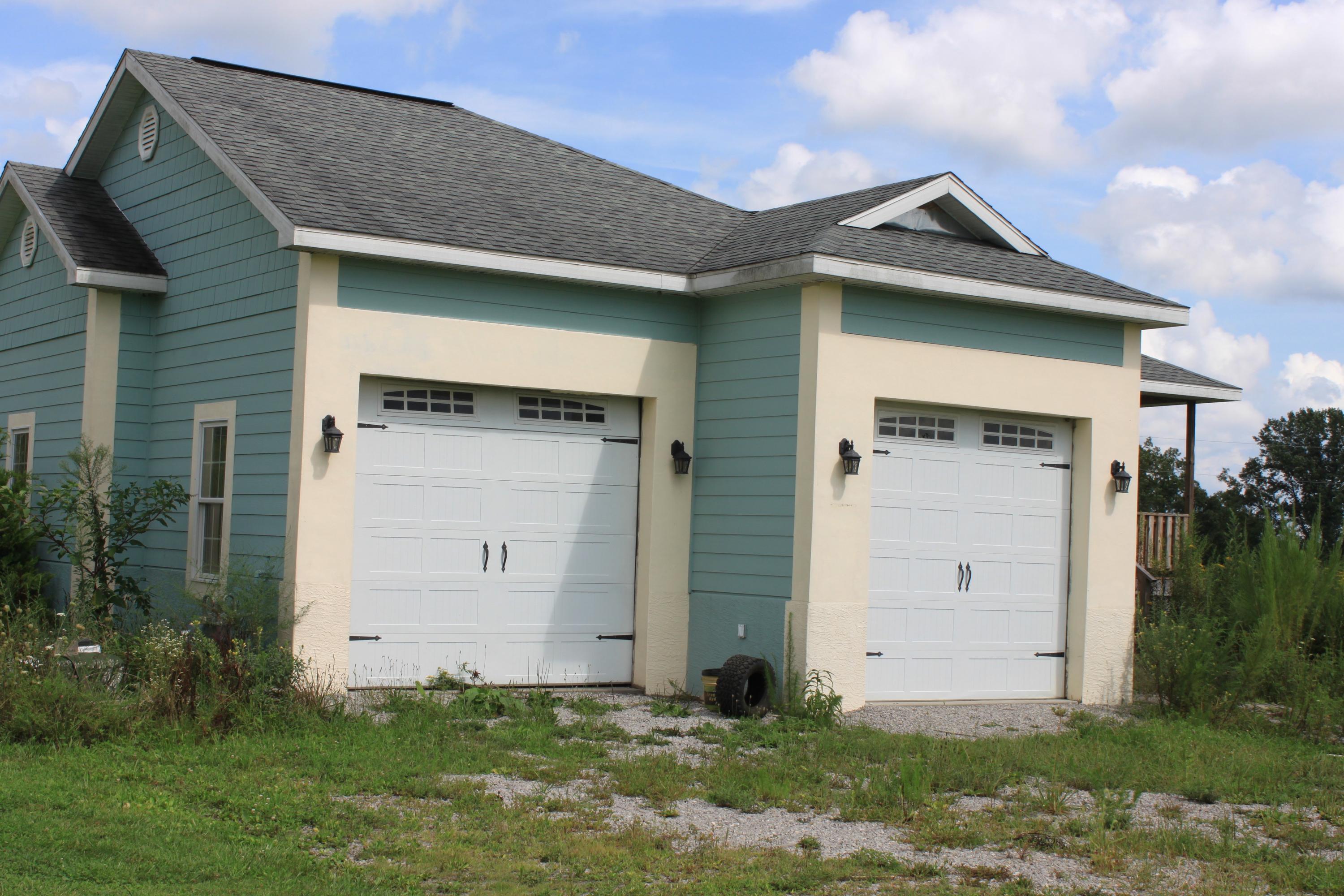 1155 Twin Bridge Road Deer Lodge, TN 37726 - Photo 2 of 39 GarageDoors