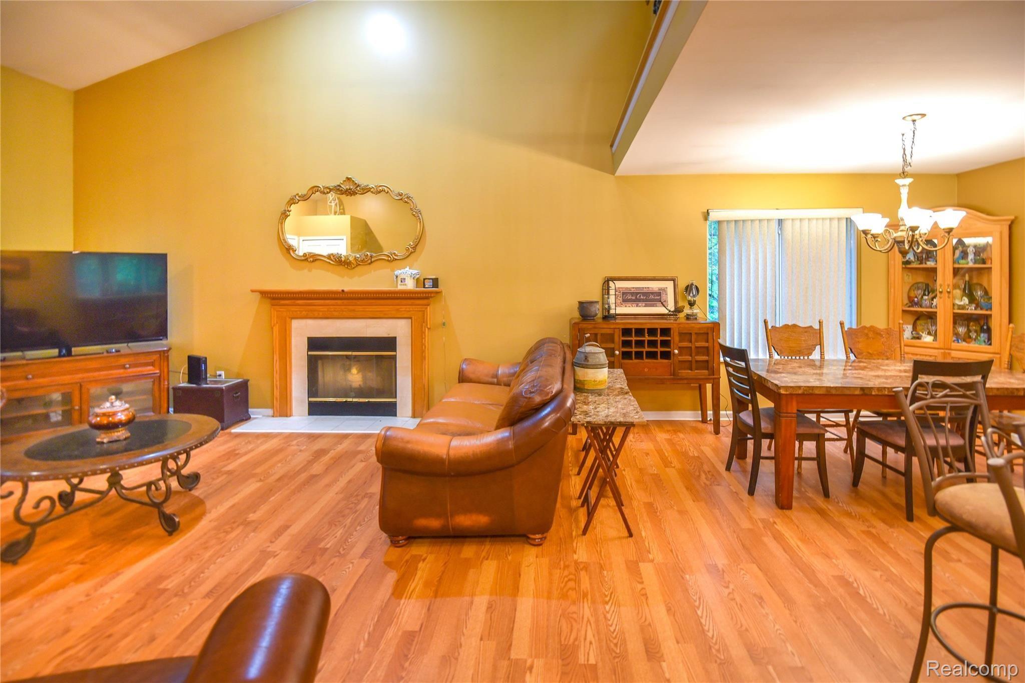 493 Pine Tree Road Lake Orion, MI 48362 - Photo 13 of 63 20210625-WES_2252.jpg