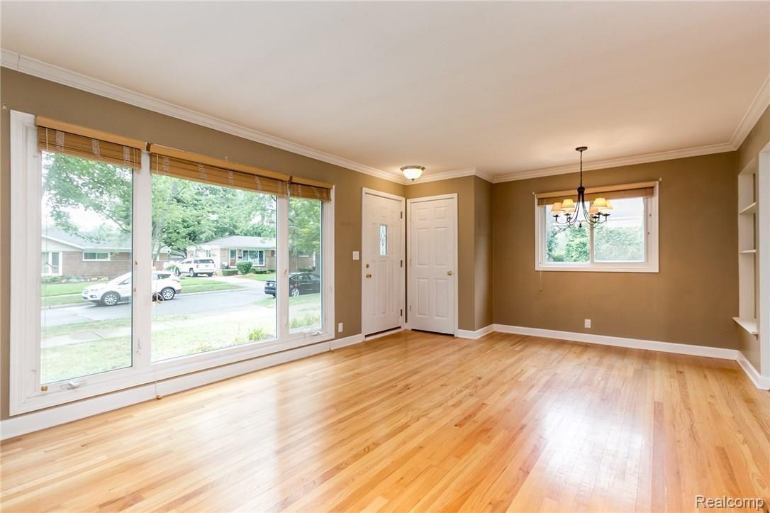 1218 Maple Drive Rochester, MI 48307 - Photo 5 of 18 Living Dining 2.jpg