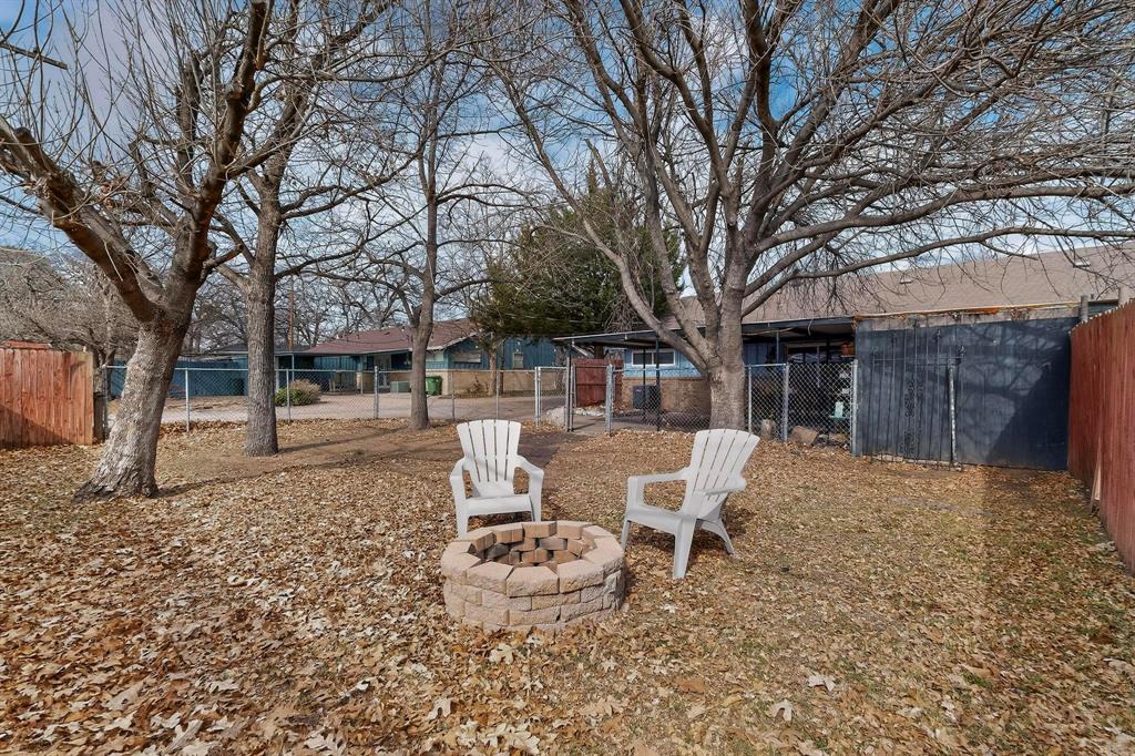 153 Sheri Lane Hurst, TX 76053 - Photo 8 of 16 157 Side - Backyard