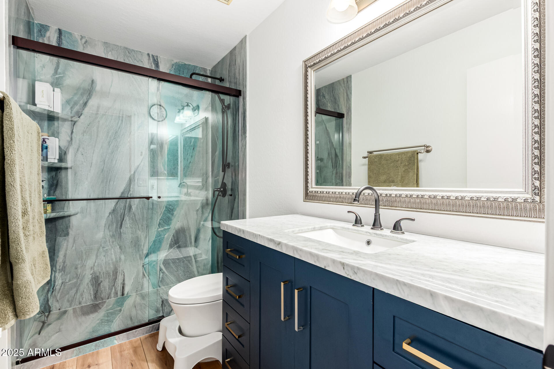 2425 West Florentine Road Phoenix, AZ 85086 - Photo 32 of 55 Upstairs Bath 2