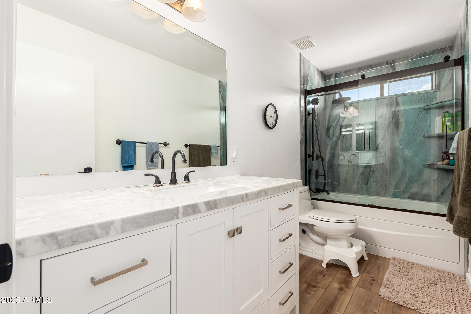 2425 West Florentine Road Phoenix, AZ 85086 - Photo 38 of 55 Upstairs Bath 3