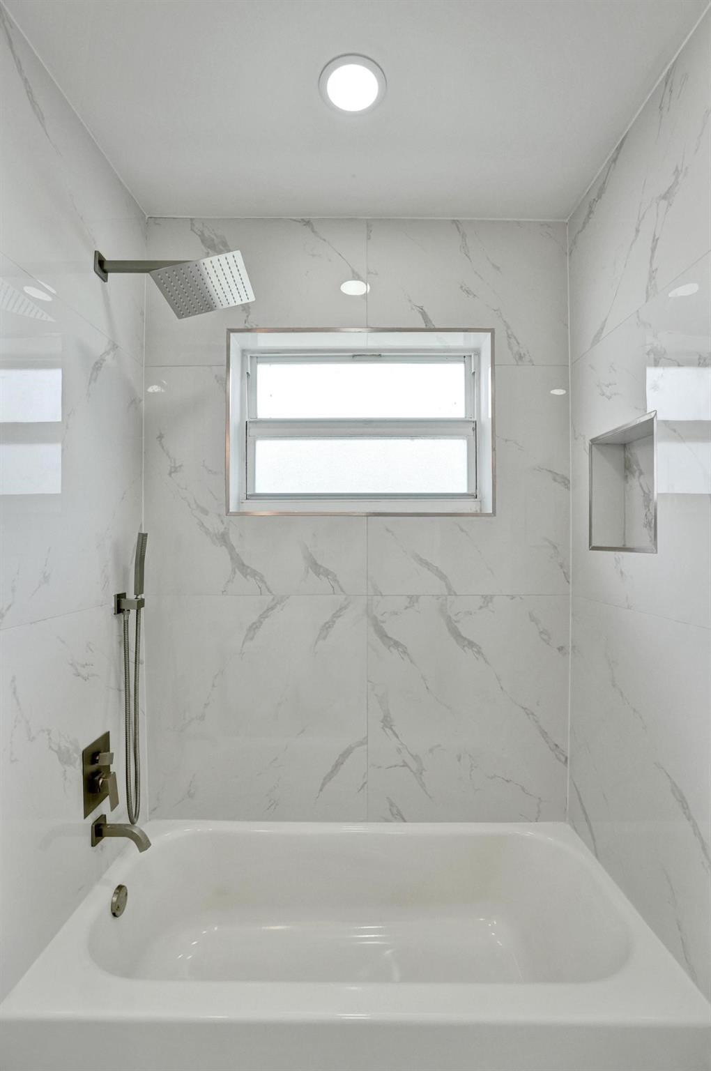 7341 Meridian Street Miramar, FL 33023 - Photo 50 of 74 a bathroom with a bathtub