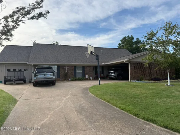 $249,500 | 720 Centennial Drive, Greenwood, MS 38930