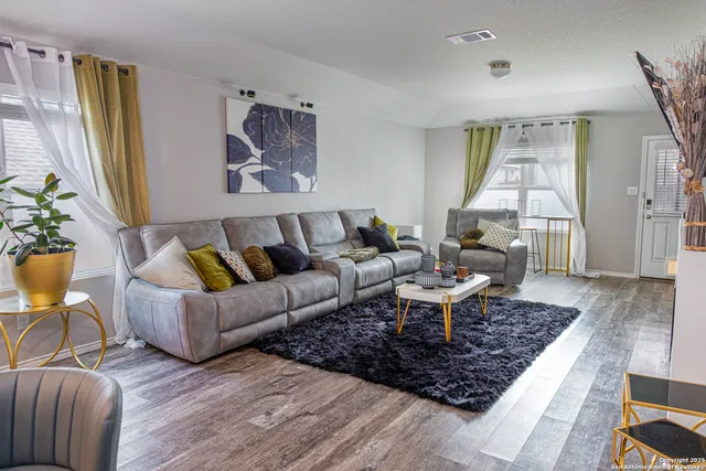 $1,950 | 234 Fernwood Drive, Schertz, TX 78108