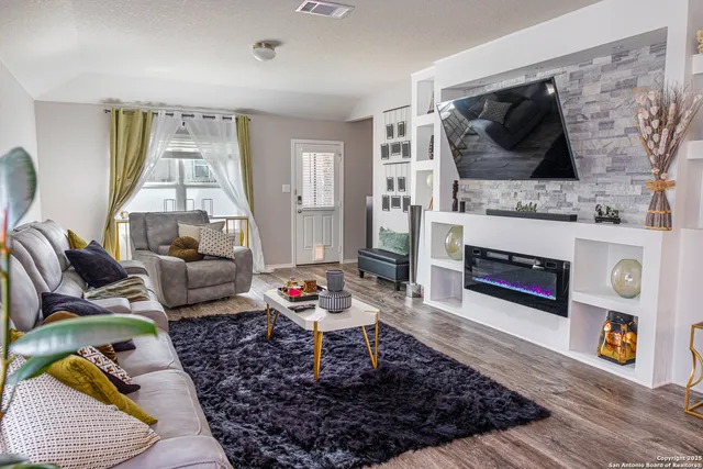 $1,950 | 234 Fernwood Drive, Schertz, TX 78108