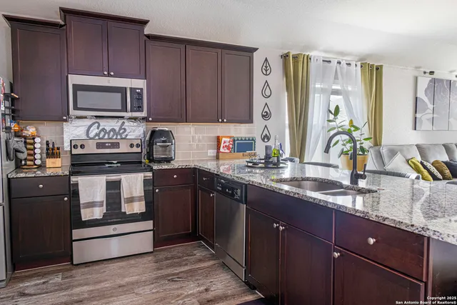 $1,950 | 234 Fernwood Drive, Schertz, TX 78108