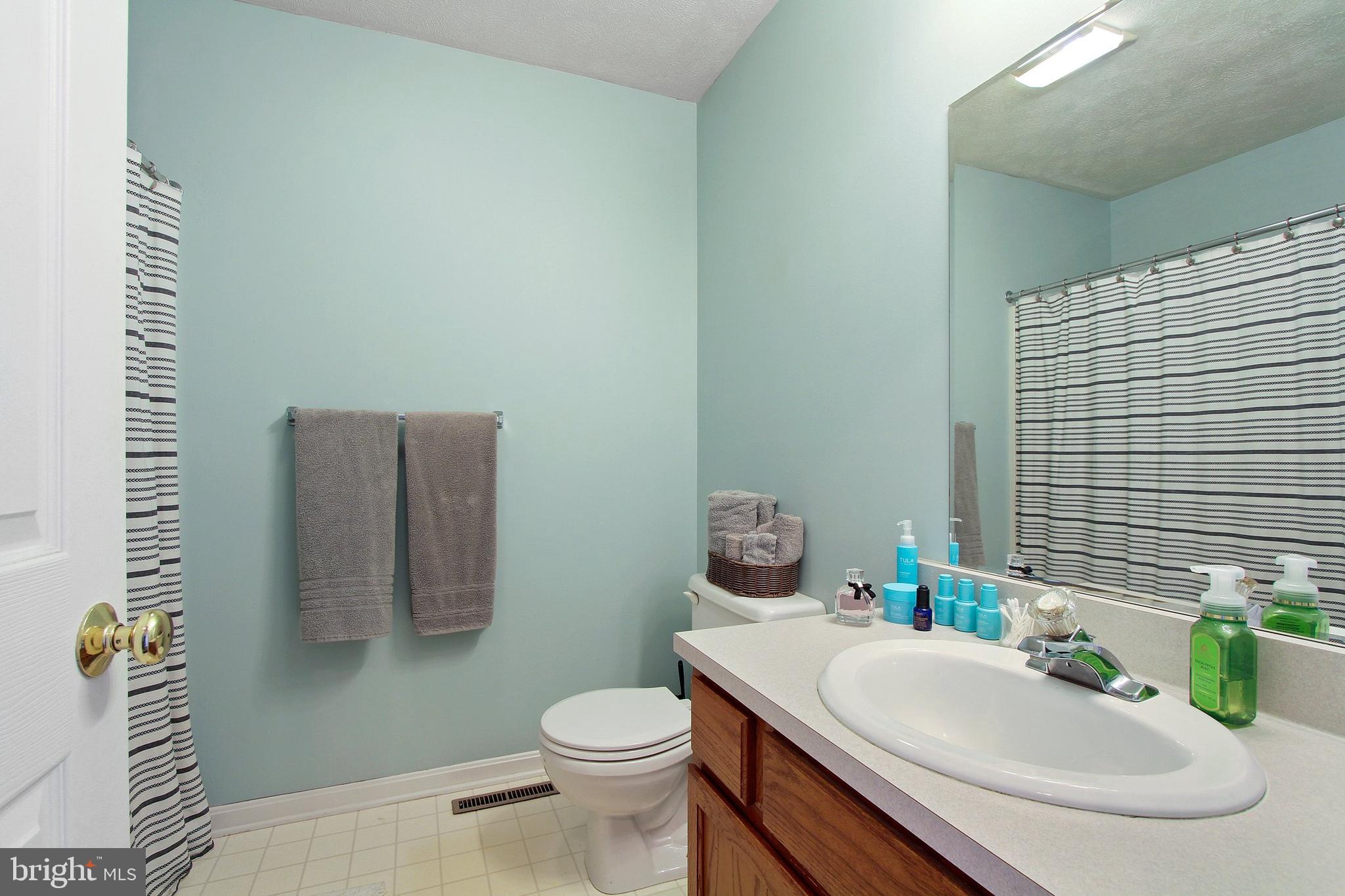 35 Coventry Cross Road Mount Wolf, PA 17347 - Photo 10 of 28 Hallway Full Bathroom