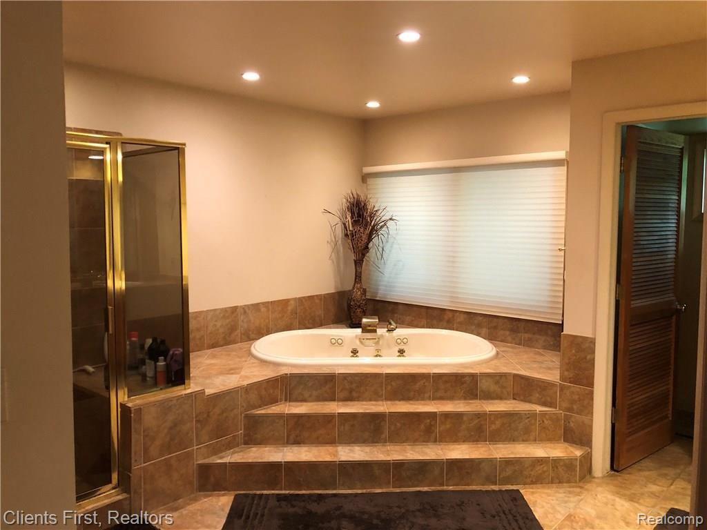 8175 Ridge Road North Canton, MI 48187 - Photo 50 of 70 Inside - Master Bath 1.JPG