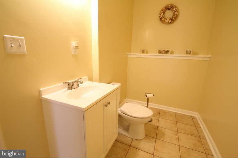 1459 Sussex Road Baltimore, MD 21221 - Photo 29 of 30 Bath