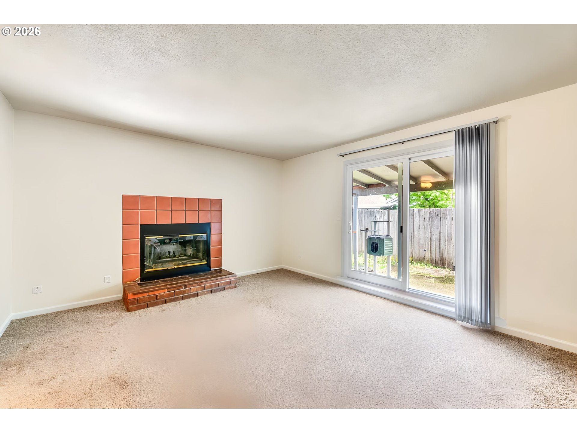 1390 R Street Springfield, OR 97477 - Photo 3 of 10