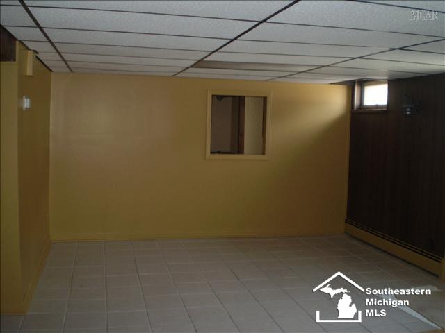 8480 Covert Road Petersburg, MI 49270 - Photo 6 of 19 REC ROOM