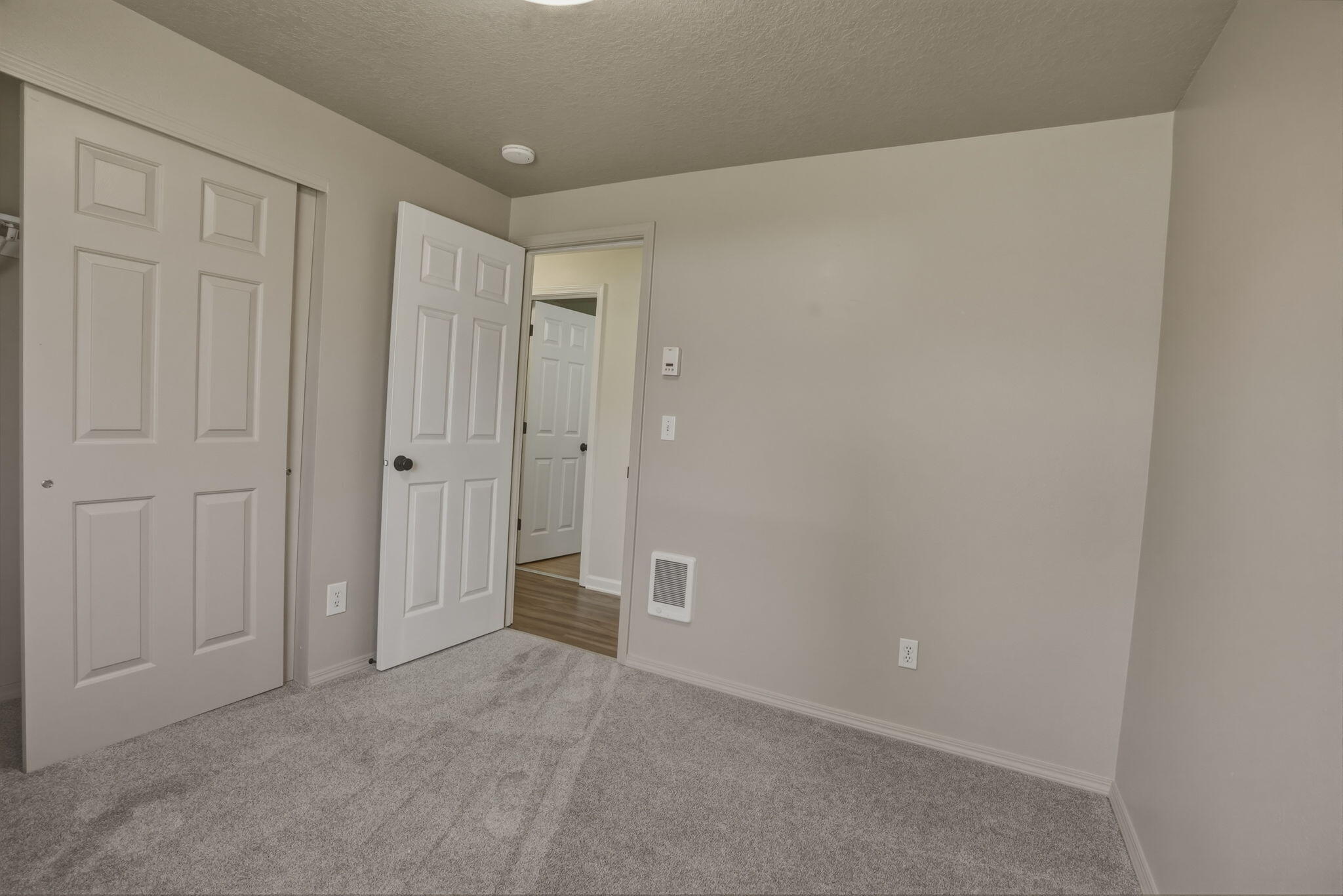 2004 Southwest 29th Street Redmond, OR 97756 - Photo 20 of 37 35-web-or-mls-Riley_Visuals_035