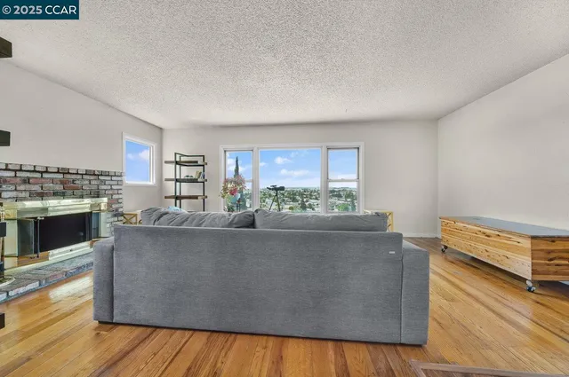 $675,000 | 9305 Burr Street, Oakland, CA 94605