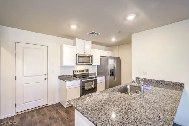 $1,775 | 342 Summer Sparrow Avenue, Henderson, NV 89011