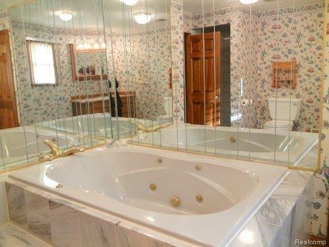 1995 Mayfield Road Lapeer, MI 48446 - Photo 9 of 20 Jacuzzi Tub