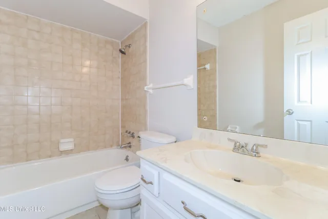 $2,105 | 7120 Oak Forest Drive, Olive Branch, MS 38654