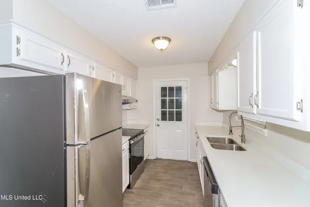 $2,105 | 7120 Oak Forest Drive, Olive Branch, MS 38654