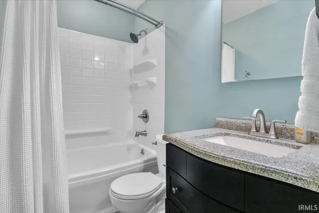 $219,900 | 5708 Berry Lane, Evansville, IN 47710