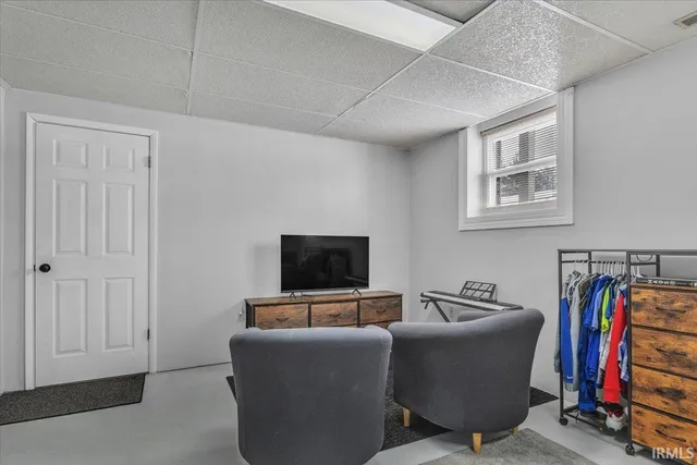 $219,900 | 5708 Berry Lane, Evansville, IN 47710