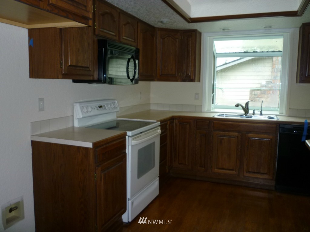 21417 2nd Drive Southeast Bothell, WA 98021 - Photo 5 of 15